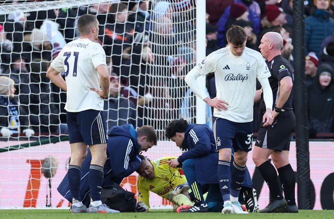 Premier League -Forest ramt af målmandsskade: Jagter Wolves-keeper