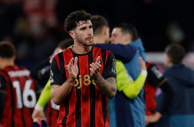 Premier League -Avis: Tottenham fører Senesi-kapløb