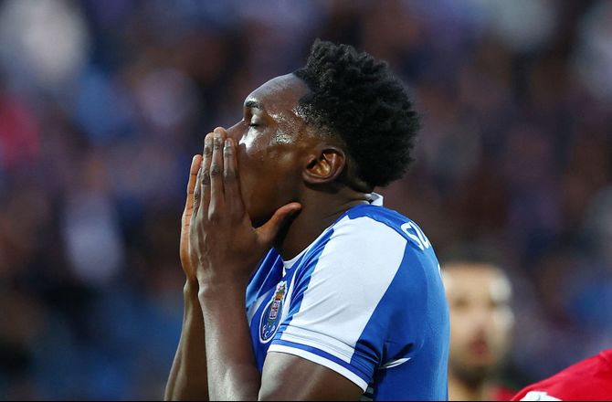 Primeira Liga -Porto-stjerne opereret: Korsbånd revet over