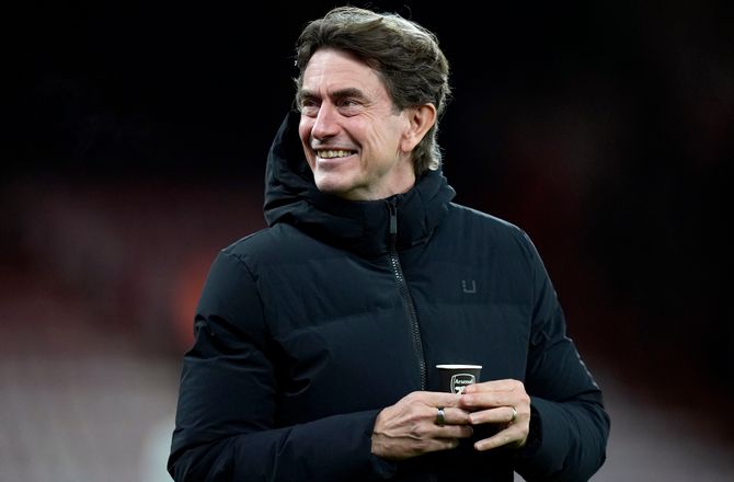 Premier League -Frank stjæler overskrifter: Drak af Arsenal-kop