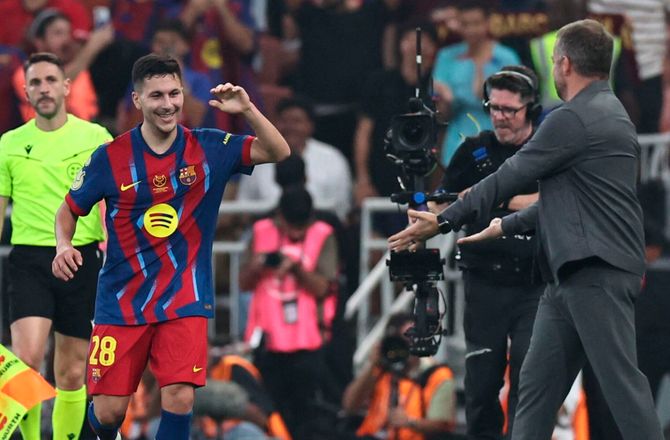 Barcelona -Barca registrerer Roony i førsteholdstruppen