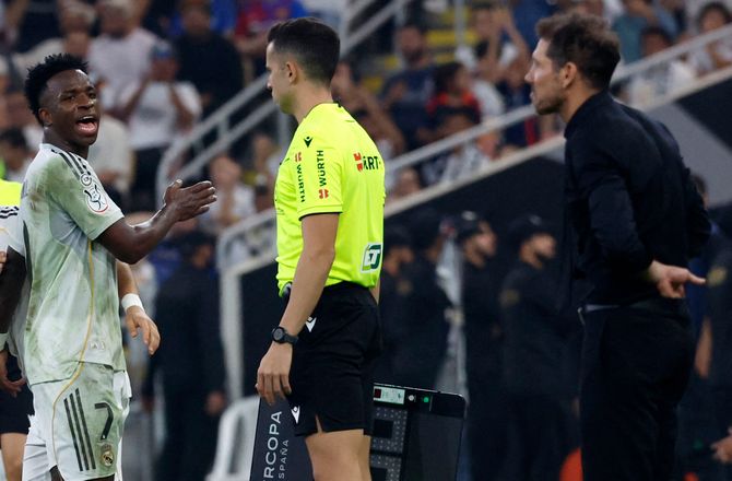 Supercup -Simeone tavs om Vinicius-ballade: Det bliver på banen
