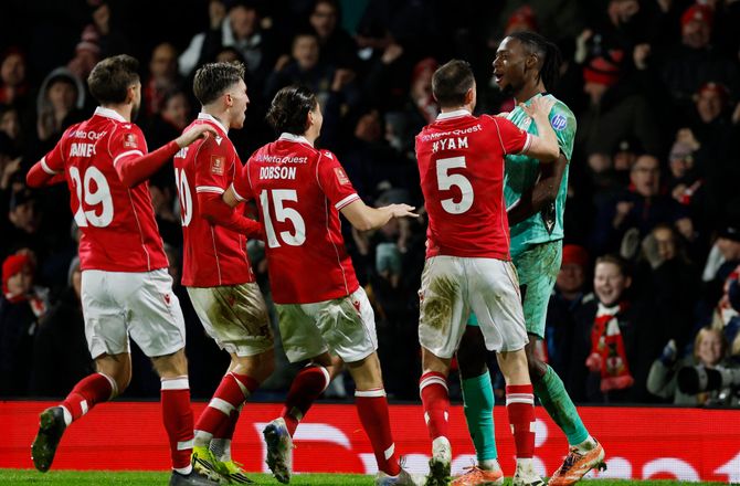 Championship -Wrexham meldes tæt på Palace-back
