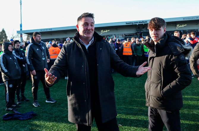 FA Cup -Macclesfield-ejer købte klub efter druktur: Vi skal til Ibiza