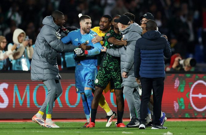 Africa Cup of Nations -Hårde straffe til Algeriet: To dage i skyggen til Zidane