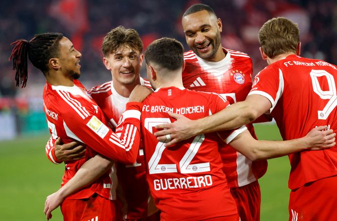 Bundesliga -1-8: Eriksen og co. ydmyget af Bayern 