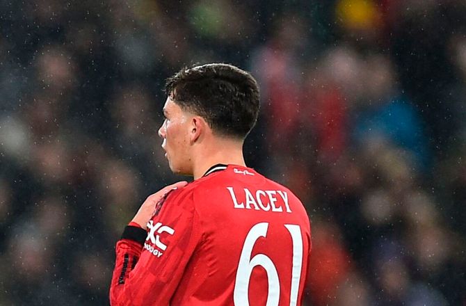 Premier League -Stor Lacey-hyldest: Han er snart førsteholdsspiller i United