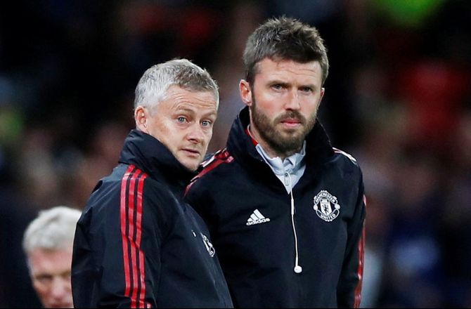 Premier League -Carrick slog Solskjær om United-job: Har talt sammen