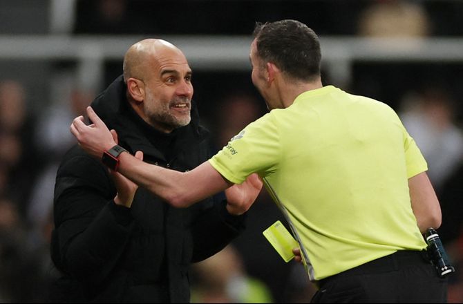 Carabao Cup -Pep raser over VAR-beslutning: Forventer opkald 