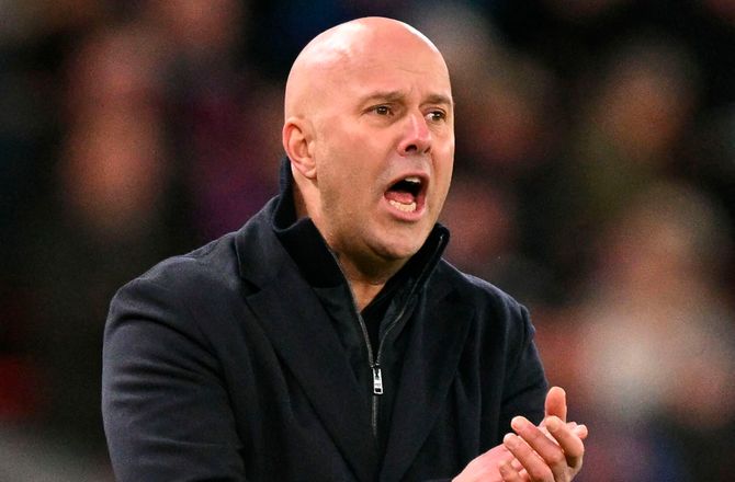 Premier League -Skuffede på Anfield: Slot forstår fansenes utilfredshed