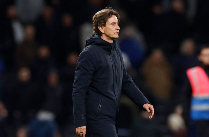 Premier League -Frank-fyring ærgrer Arnesen: Sådan er topfodbold