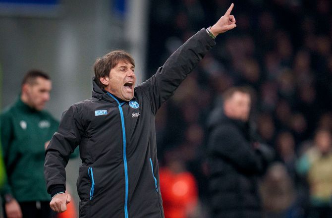 Champions League -Conte raser efter nedtur i Parken