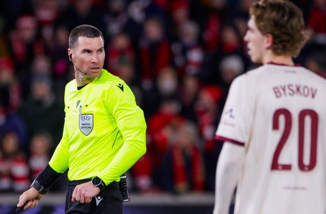 Europa League -FCM-lejr kritiserer dommer efter straffe: En sølle forklaring