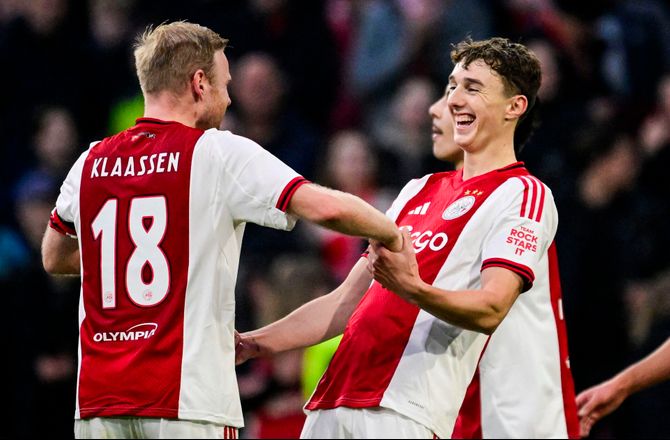 Æresdivisionen -To identiske mål gjorde forskellen for Ajax 