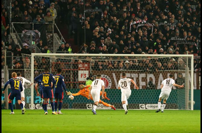 Bundesliga -Leipzig smed sejren i de døende minutter