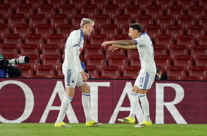 Champions League -UEFA åbner sag mod FCK efter kasteskyts