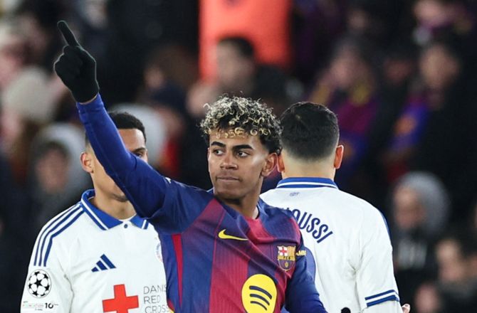 International -Elyounoussi byttede med Yamal: Nok hans eneste i hvid