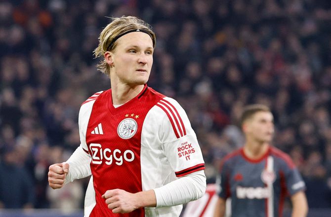 ECL-kval -Trods rygter om exit: Dolberg starter for Ajax