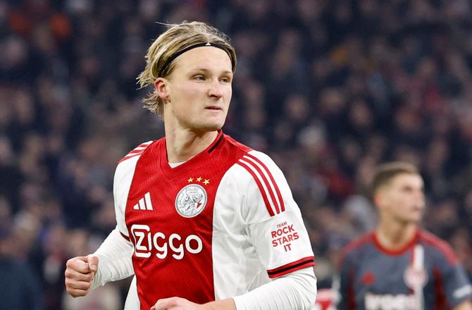Æresdivisionen -Dolberg fik en halv time i Ajax-nedtur
