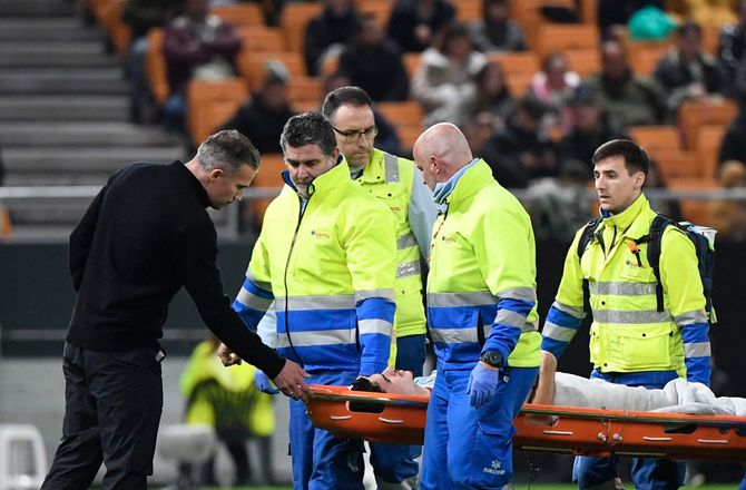 Europa League -Van Persie slipper med skrækken: Skal ikke opereres