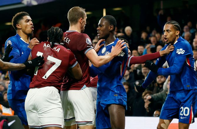 Premier League -Chelsea og West Ham bliver straffet efter tumult