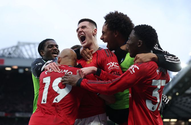 Premier League -Absurde tillægsminutter: United tog den tredje på stribe