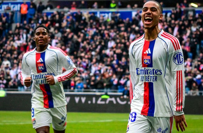 Ligue 1 -Lyon-chef roser Nartey og forlanger mere
