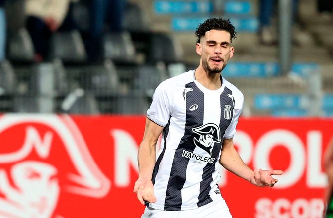 Croky Cup -Charleroi-back raser efter exit: Vi blev frarøvet af rødt kort