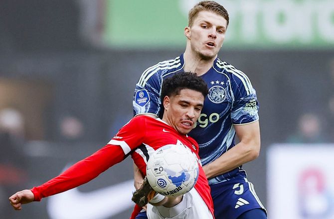 Æresdivisionen -Spilletid til dansk trio i Ajax-remis