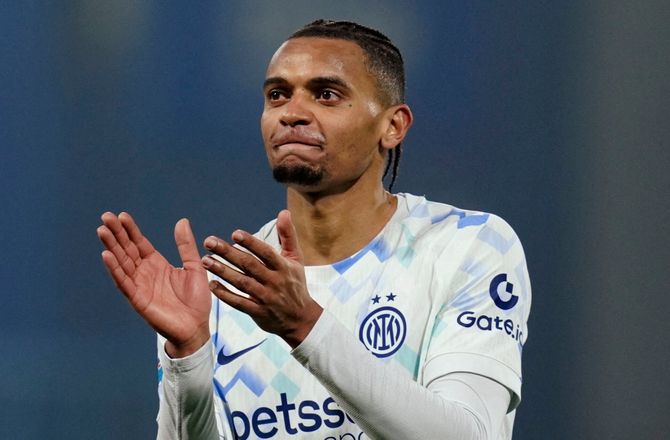 Serie A -Krav tæt på opfyldt: Inter vil gøre Akanji-aftale permanent