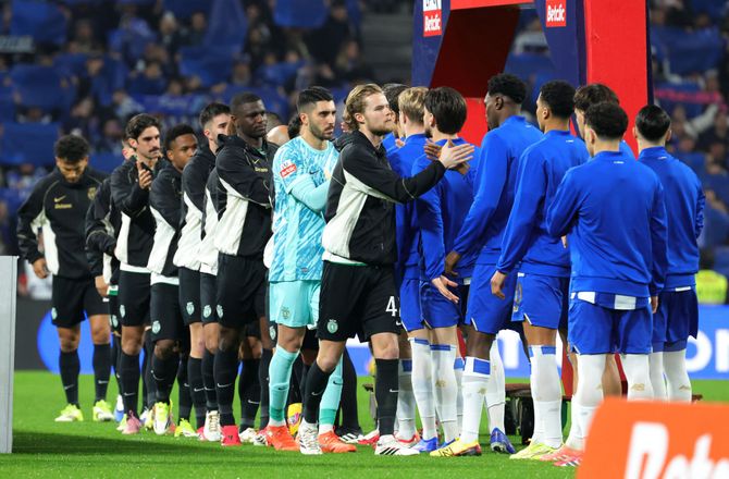 Primeira Liga -Skøre billeder: Porto-fans kaster Atletico-trøje på Hjulmand