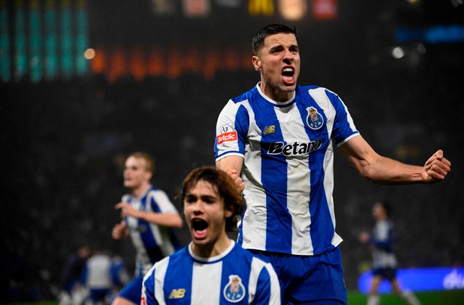 Primeira Liga -Bednarek stangede Porto tilbage på sejrssporet