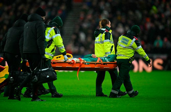 Premier League -Nye Liverpool-problemer: Slot frygter lang pause til Endo