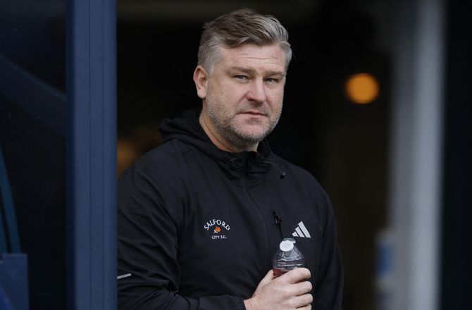League 2 -Salford fyrer cheftræneren efter misset oprykning