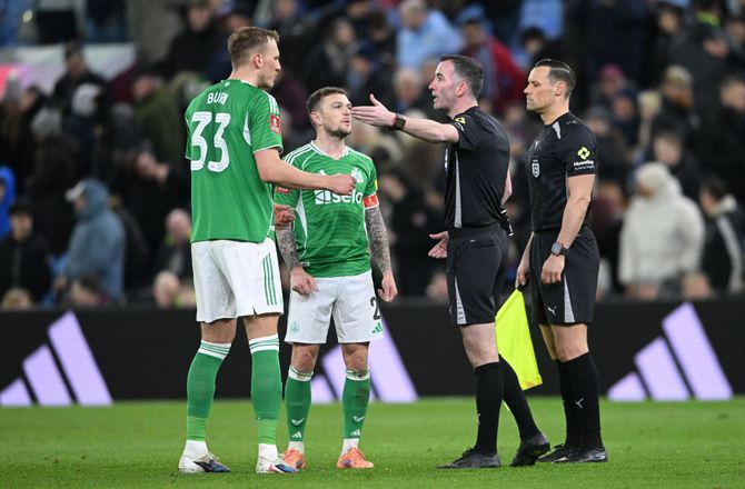 Premier League -Medie: PL-dommer sidder over efter kontroversiel FA Cup-kamp