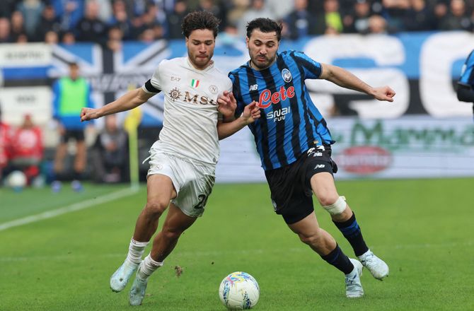 Serie A -Napoli forlænger med offensiv midt
