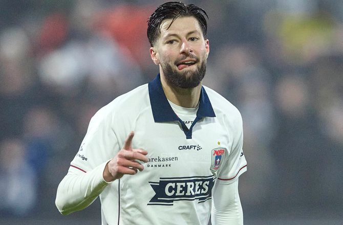 3F Superliga -Yakob-missil er månedens mål