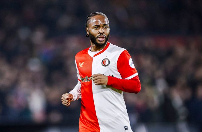 Æresdivisionen -Sterling meldes færdig i Feyenoord