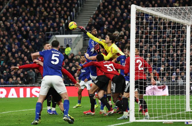 Premier League -Carrick hylder Lammens: Han lod sig ikke ryste