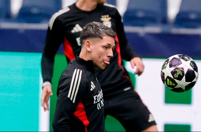 Champions League -Benfica-træner klapper i om Prestianni-sag