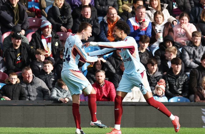 Premier League -Vilde scener: Damsgaard-show i sen triumf