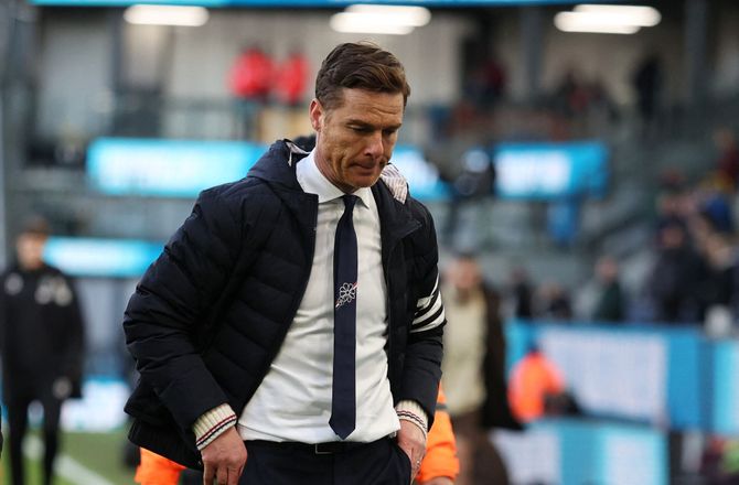 Premier League -Scott Parker udskyder fremtidssnak