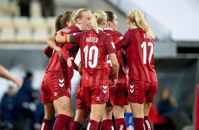 Danmark (k) -Danmark klar til to nøglekampe: Vil ride videre på bølgen