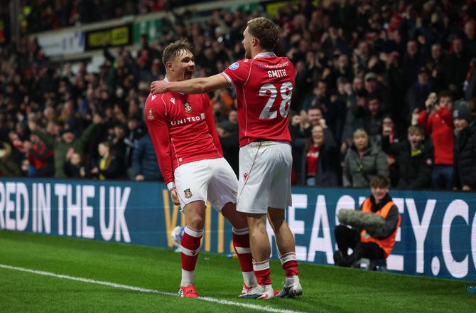 Championship -PL-drømmen lever: Wrexham tog kneben sejr