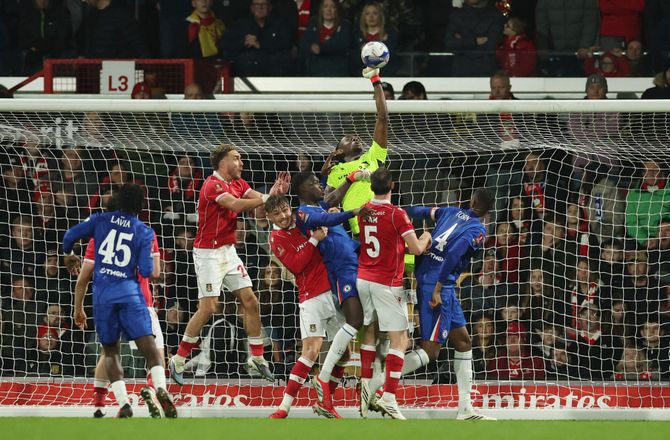 International -Wrexham-keeper skifter landshold