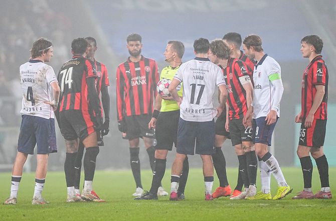 Oddset Pokalen -Dommer afbrød FCM-AGF to gange: Fik kontramelding om fan