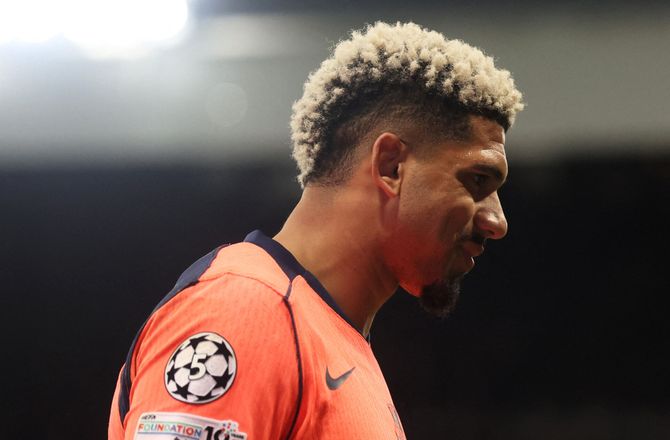 Premier League -Medie: Araujo består Liverpool-lægetjek