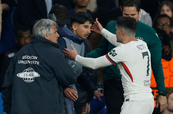 Champions League -Skubbede bolddreng: Neto slipper billigt