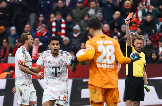 Bundesliga -Massiv vrede i Bayern: Dommer indrømmer fejlkendelse