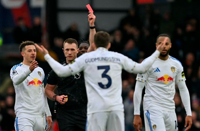 Premier League -Sur Leeds-chef: Glemte dommeren han havde givet gult?